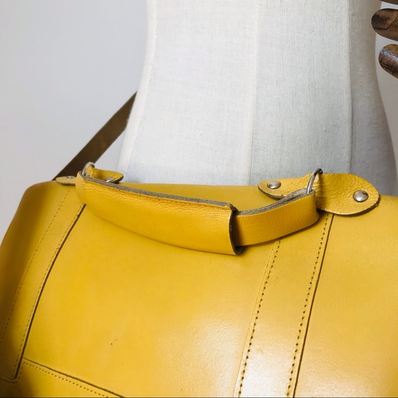 Yellow Leather Vintage Shoulder Bag - Picture 11 of 16